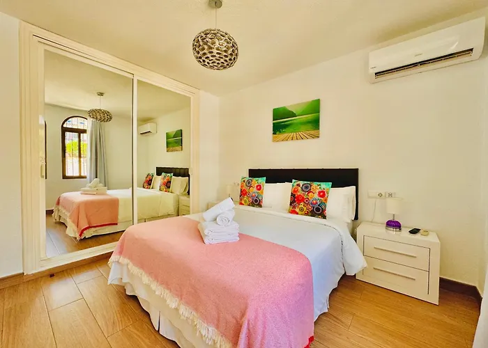 Aparthotel Pueblo Evita Premium